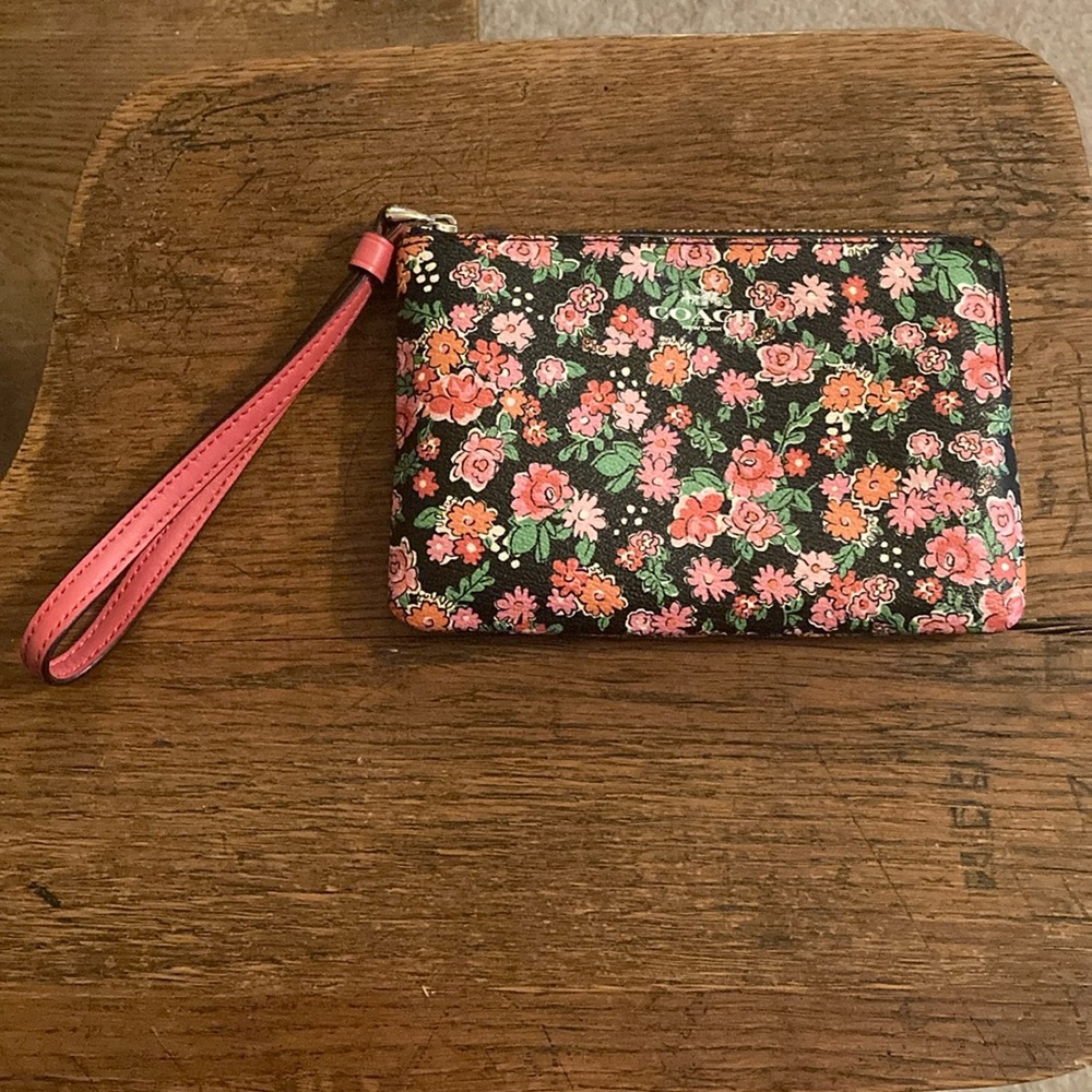 Coach Corner Zip Wristlet “Posey Cluster Floral” Like New!